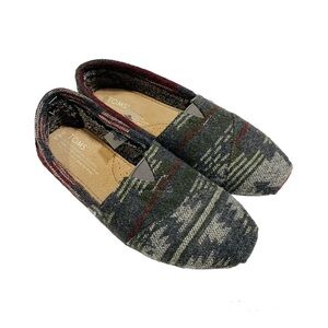 TOMS‎ 6.5 aztec warm lined flat shoes